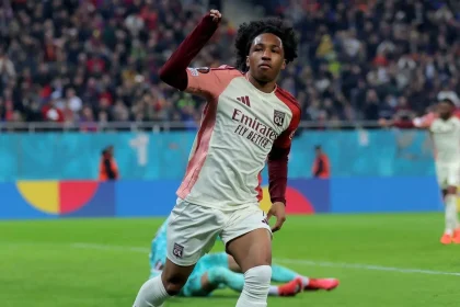 Man United fans in frenzy as Chelsea, Liverpool transfer target seen wearing Red Devil's shirt