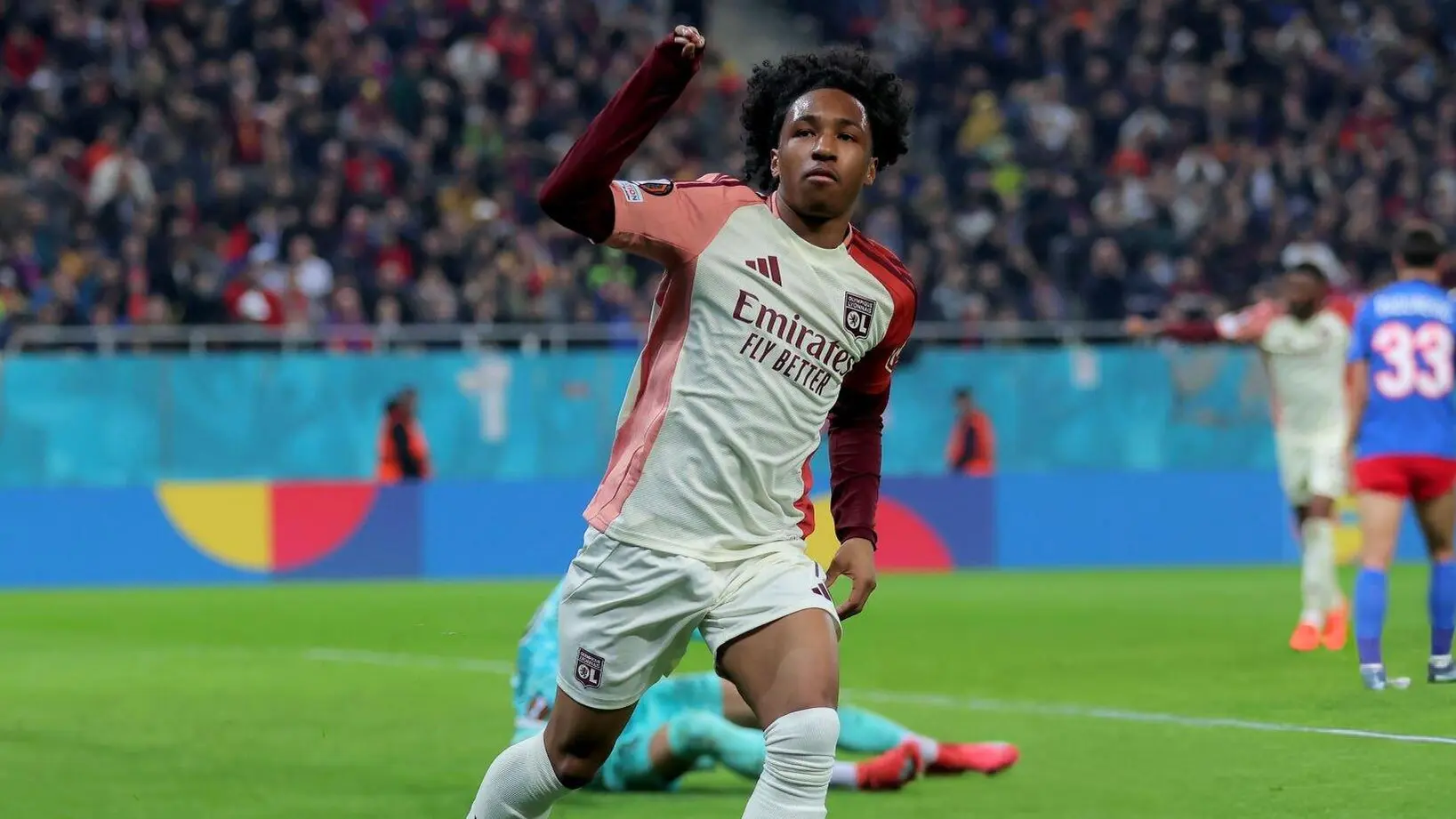 Man United fans in frenzy as Chelsea, Liverpool transfer target seen wearing Red Devil's shirt