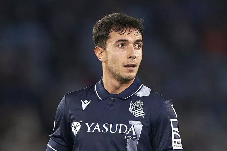 Martin Zubimendi in London to finalise his transfer to Arsenal