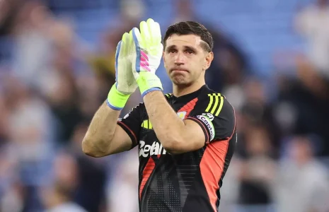 Liverpool, Aston Villa goalkeeper Emiliano Martinez