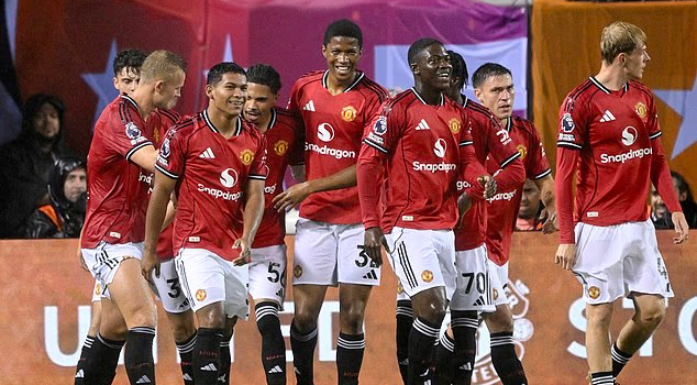 Fans reaction following Manchester United 4-1 thrashing of Bournemouth 23 Manchester United players (Credit: Getty Images)