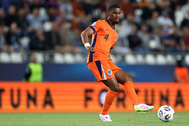 Chelsea Finally Secures Signing of Ajax Starlet Jorrel Hato 23 Chelsea