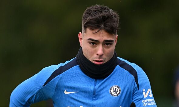 Borussia Dortmund land Chelsea defender Aaron Anselmino on loan