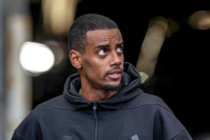 Alexander Isak returns to training with Newcastle