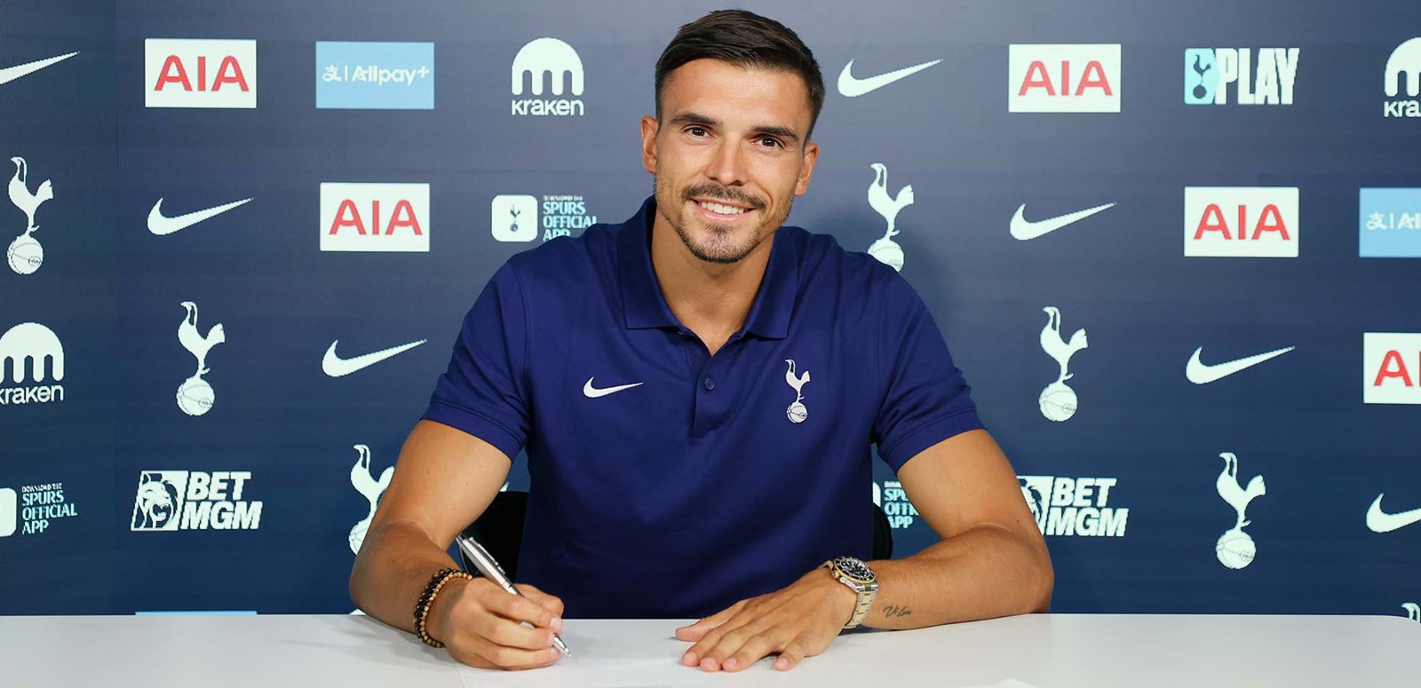 Tottenham unveil Palhinha as a Lily White player 23 Palhinha