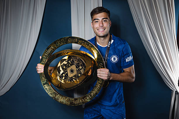 Borussia Dortmund land Chelsea defender Aaron Anselmino on loan 3310 Aaron Anselmino set to join Dortmund on loan from Chelsea