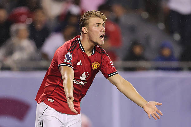 Napoli Eye Rasmus Højlund as Man United Consider Loan Deal with Obligation to Buy 3340 AC Milan