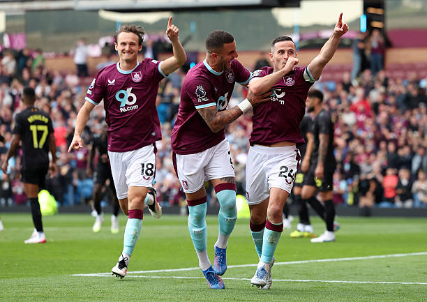 Burnley Beat Sunderland 2-0 at Turf Moor to Claim First Premier League Win of the Season 3340 Burnley