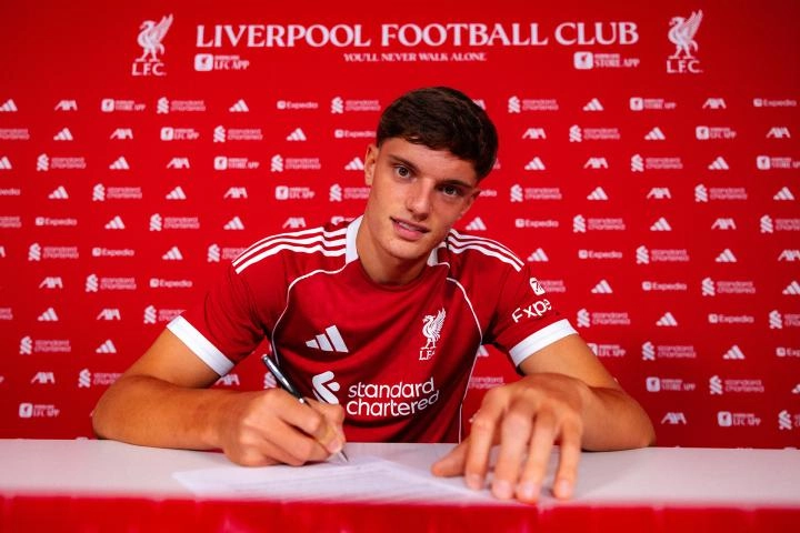 Liverpool unveils new signing Giovanni Leoni, as he picks number 15 jersey