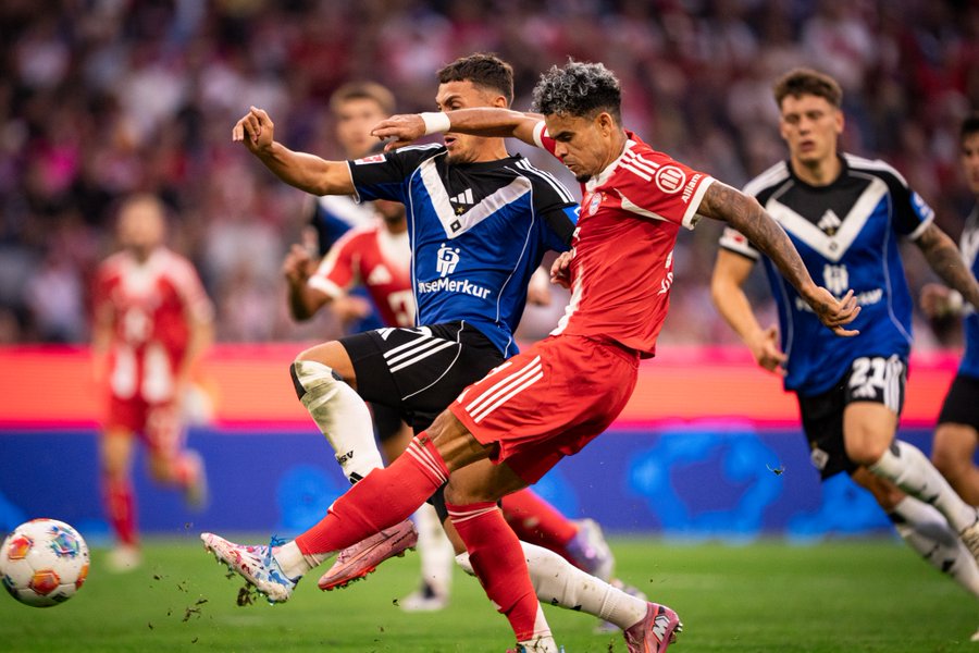 Lius Diaz scored for Bayern in their five-goal thriller. (Credit: @@FCBayern).