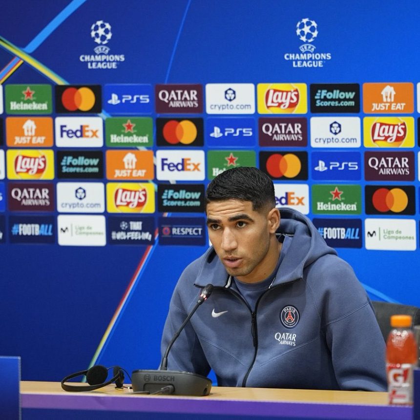Hakimi starts for PSG tonight. (Credit: PSG media on X).