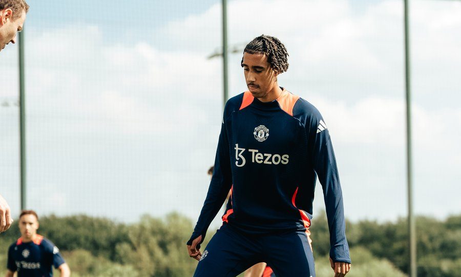 Leny Yoro (Credit: @ManUtd on X).
