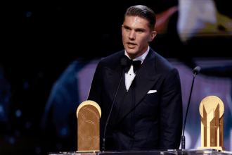 Viktor Gyokeres wins Gerd Müller Trophy (Photo Credit: Arsenal Media)