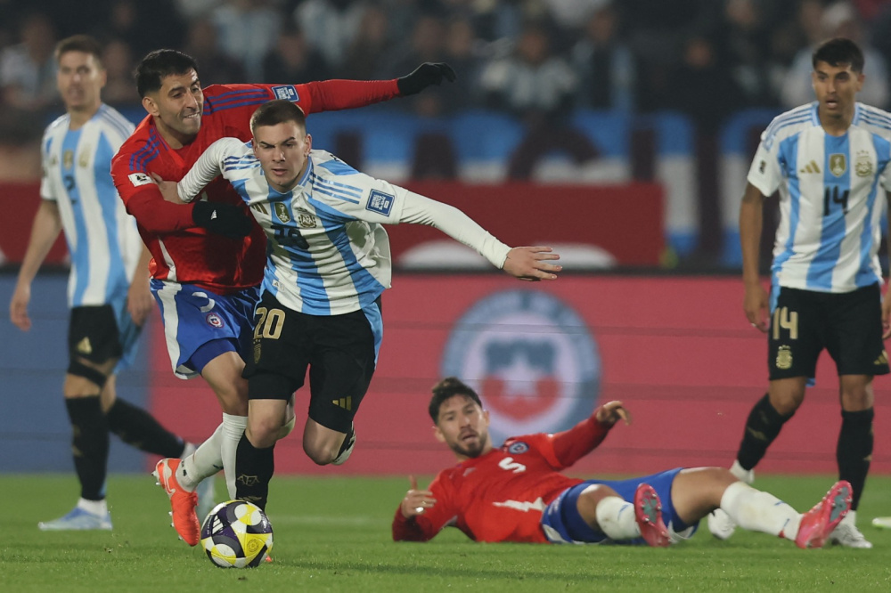 Franco Mastantuono during his debut game for Argentina against Chile last June. (Credit: AFA website).