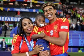 Lamine Yamal and his mum (Photo Credit: Fabrizio Romano via Fcebook)