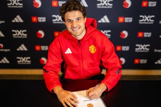 Manchester United goalkeeper Senne Lammens