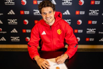 Manchester United goalkeeper Senne Lammens