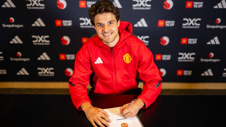 Manchester United goalkeeper Senne Lammens