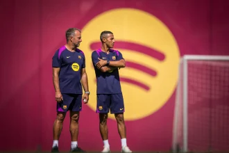 Thiago Alacantara with Barcelona's coach Hansi Flick during Club's training session on Wednesday. (Credit: Barcelona media).