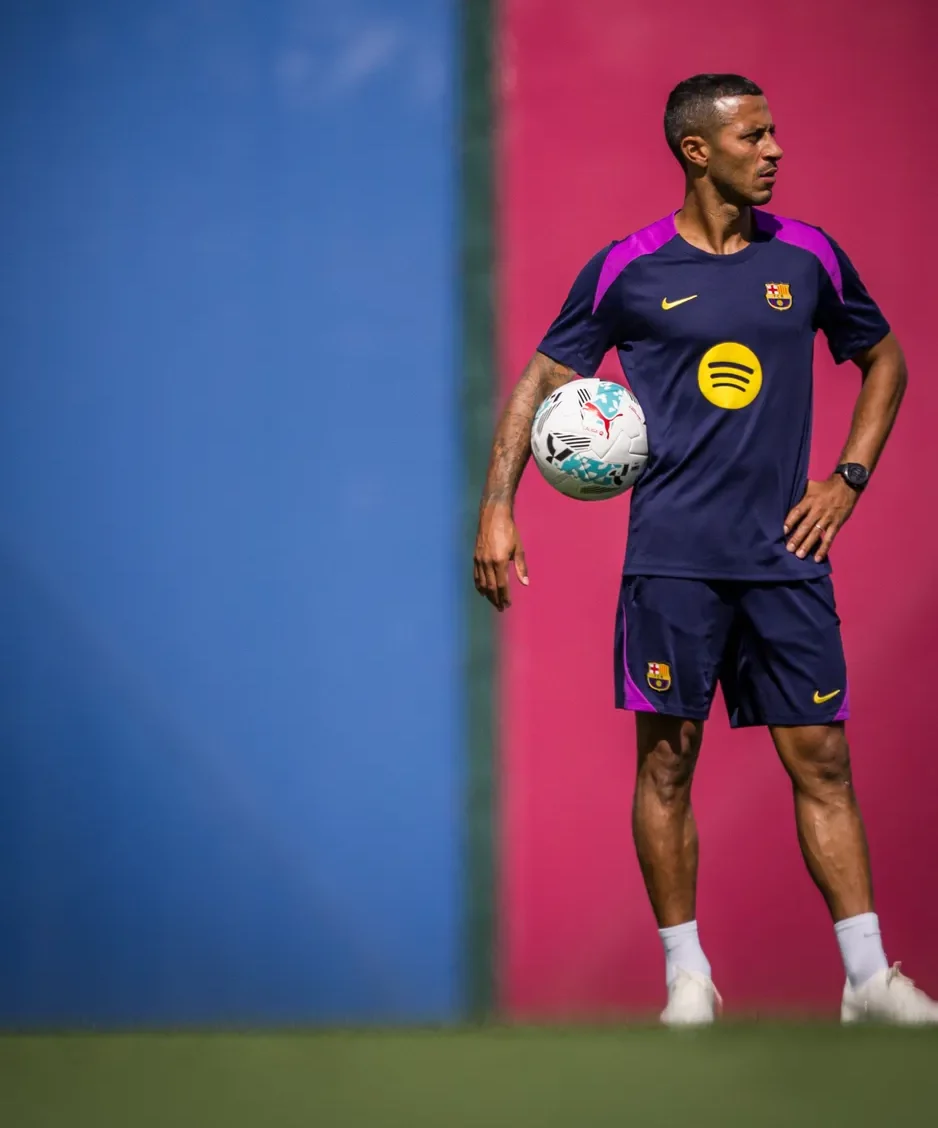 Thiago Alcântara at resuming the Barcelona training centre as on eof Hansi Flick's assistants. (Credit: Barcelona media). 