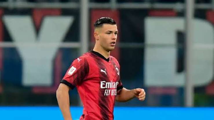 Former AC Milan defender Jan Carlo Simic in action. Photo credit: AC Milan media
