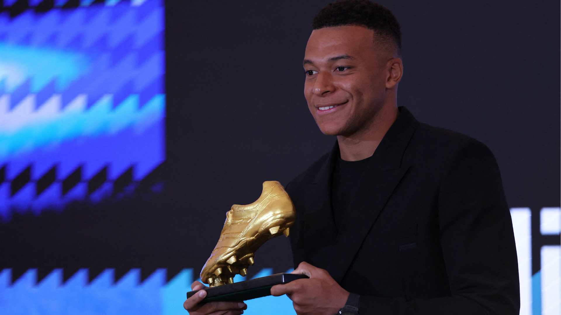 Kylian Mbappé with the Golden Boot (Photo Credit: Real Madrid X Handle)