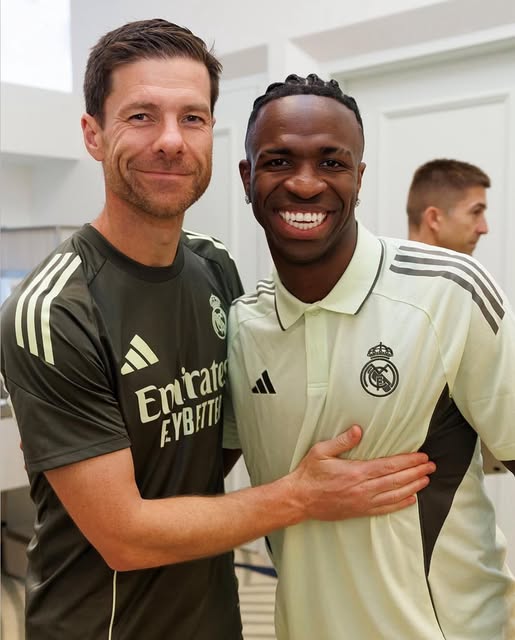 Xabi Alonso and Vinicius jr (Photo Credit: Real Madrid website)
