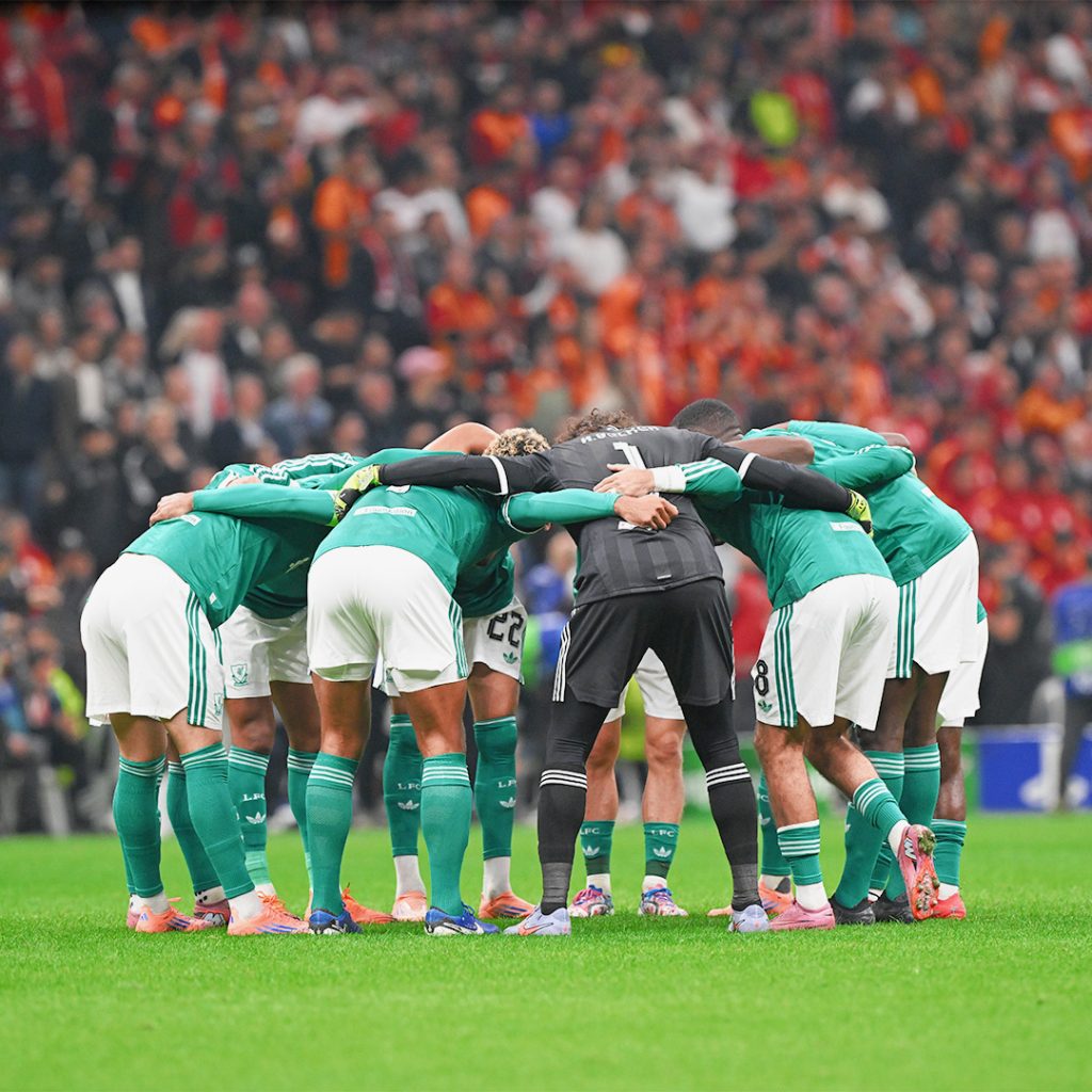 Liverpool players in the huddle during the match against Galatasary (Photo Credit: Liverpool X handle)