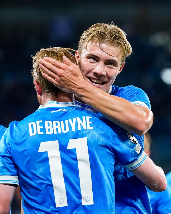 Rasmus Højlund and Kevin de Bruyne of Napoli (Photo Credit: Napoli via X)