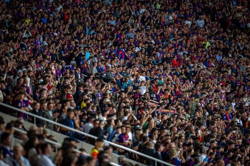 Bareclona fans during the game against PSG (Photo Credit: Barcelona X handle)