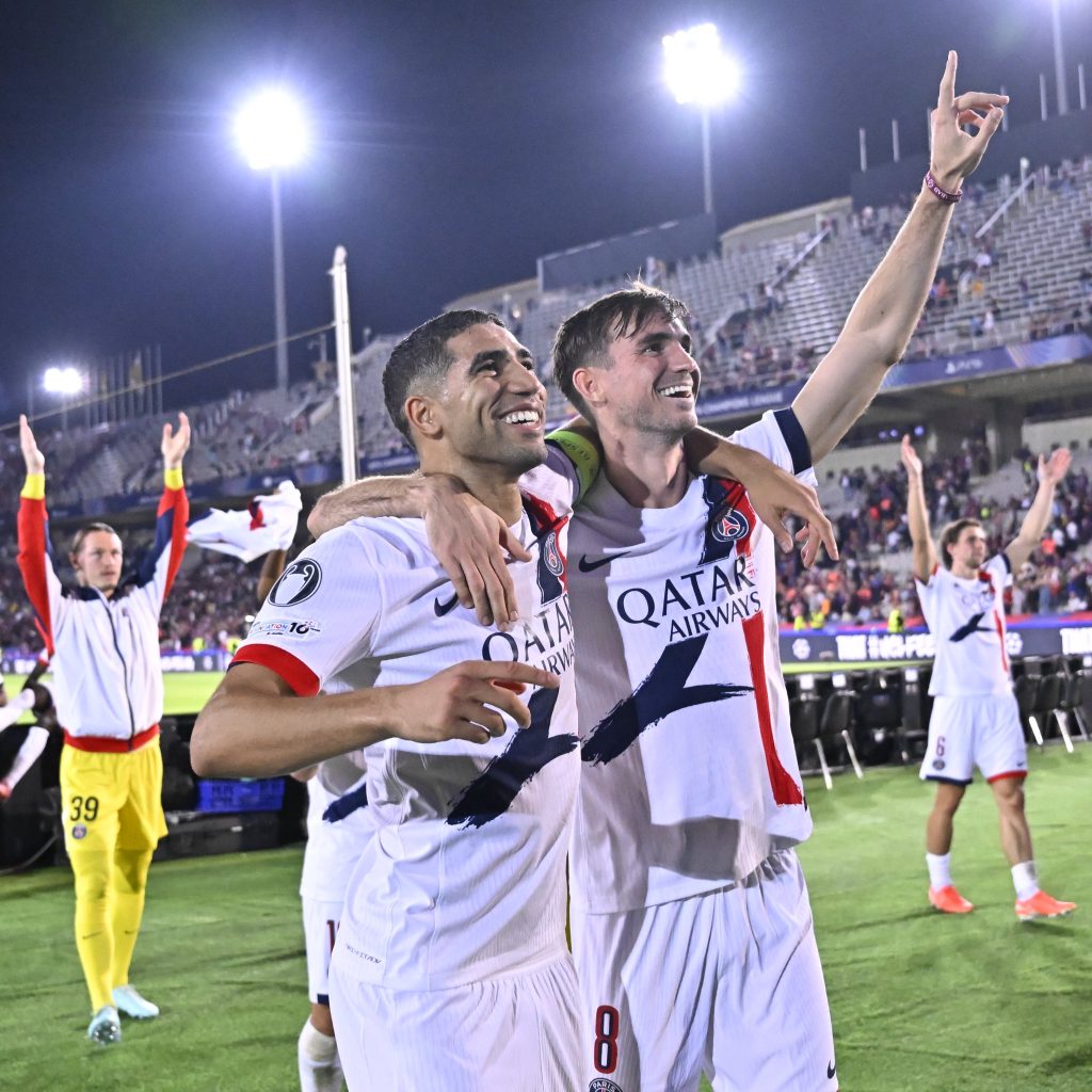 PSG players thanking the fans after a late comeback win over Barcelona (Photo Credit: PSG X handle)