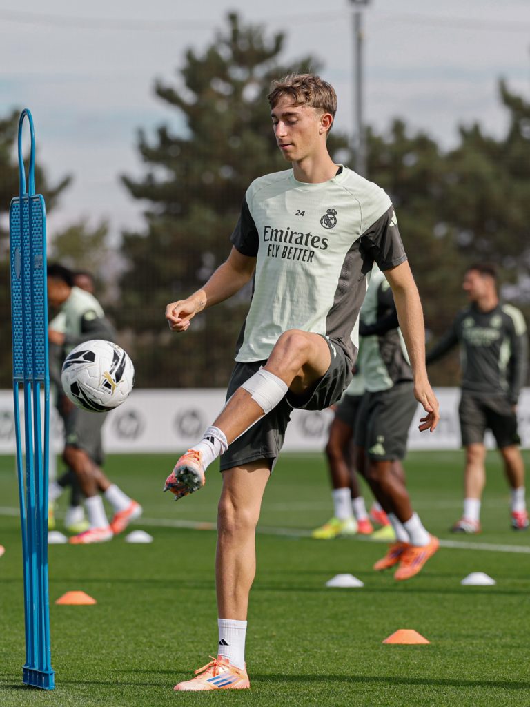 Real Madrid player Dean huijsen in training ahead of El Classico (Photo Credit: Real Madrid X handle)