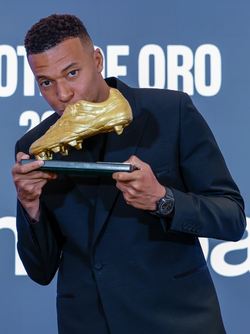 Kylian Mbappé with the Golden Boot (Photo Credit: Real Madrid X Handle)