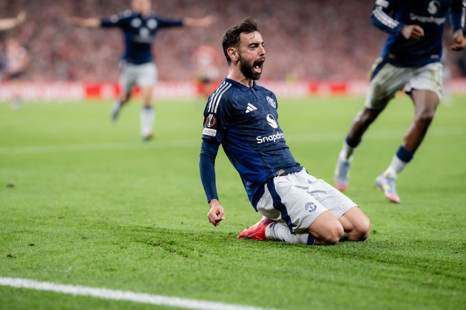 Bruno Fernandes and Ruben Amorim (Photo Credit - Manchester United via X)