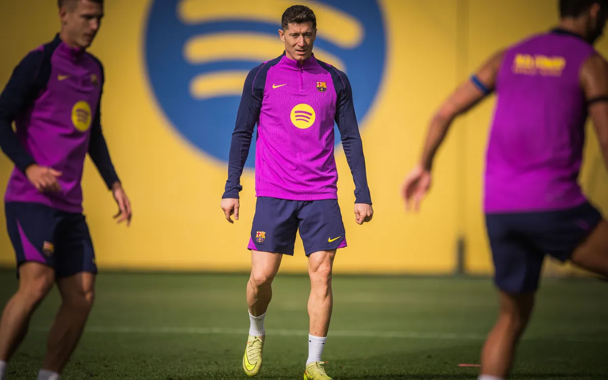 Robert Lewandowski (Photo Credit: Barcelona via website)