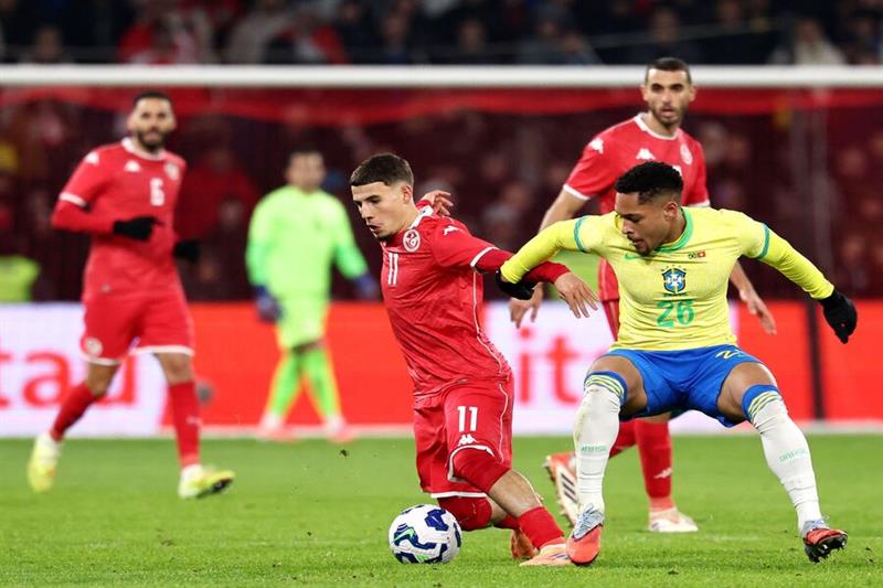 Tunisia's Ismael Gharbi battles it out against Victor Roque of Brazil (Photo Credit: Brazil football website)