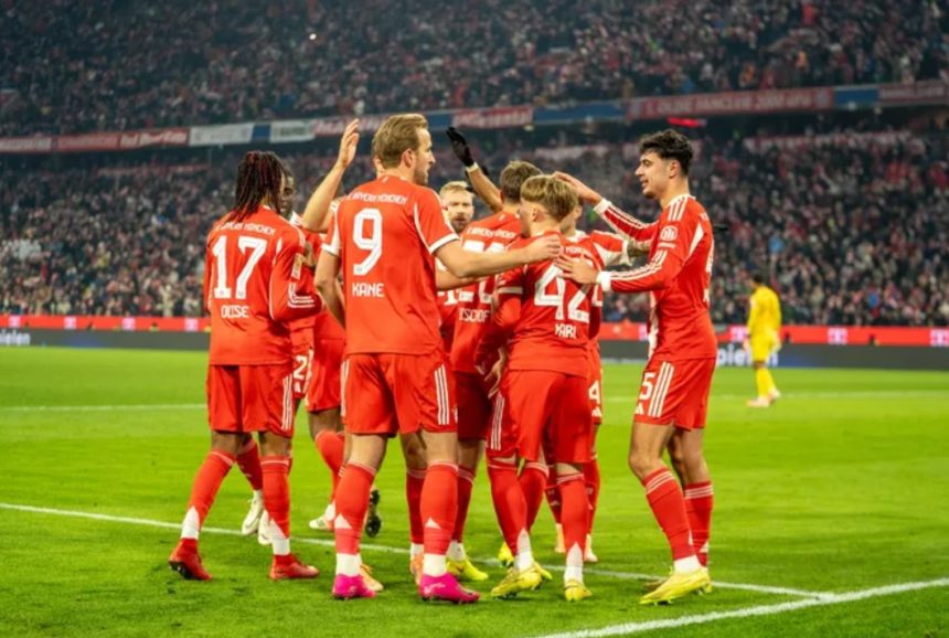 Bayern players celebrate goal. (Photo Credit: Bayern Munich Media)