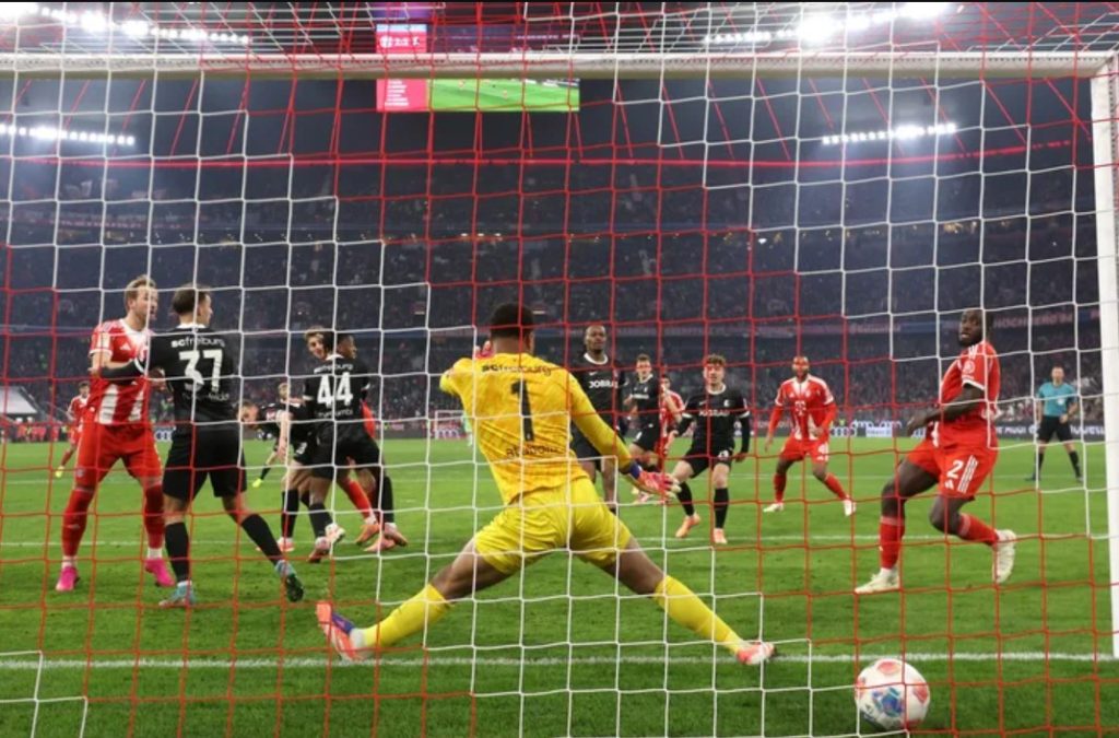 Dayot Upamecano scores. (Photo Credit: Bayern Munich Media).
