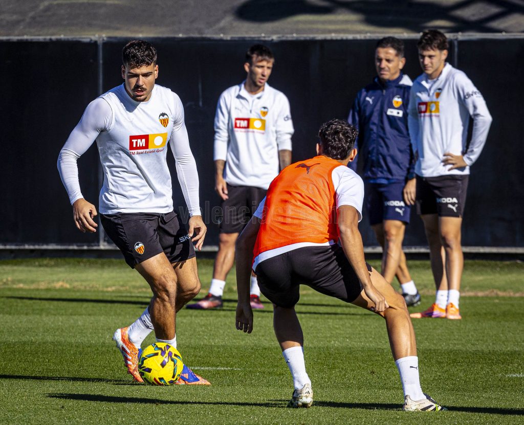 Valencia players training (Photo Credit: Valencia via X)