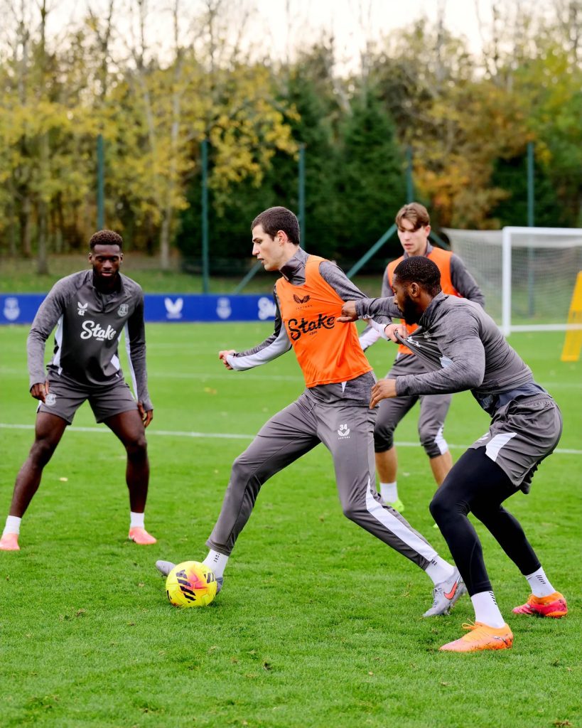 Everton players in training session (Photo Credit: Everton via X)
