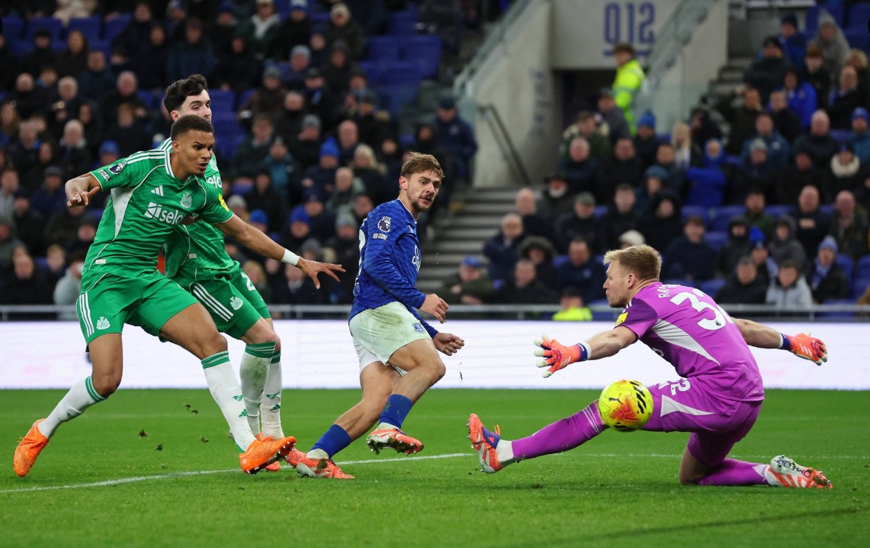 Kiernan Dewsbury-Hall scores for Everton. (Photo Credit: Premier League Media).