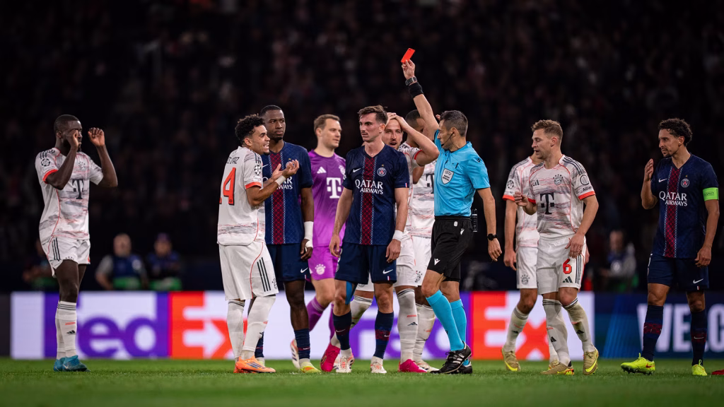 Luis Diaz sent off (Photo Credit: Bayern Media)
