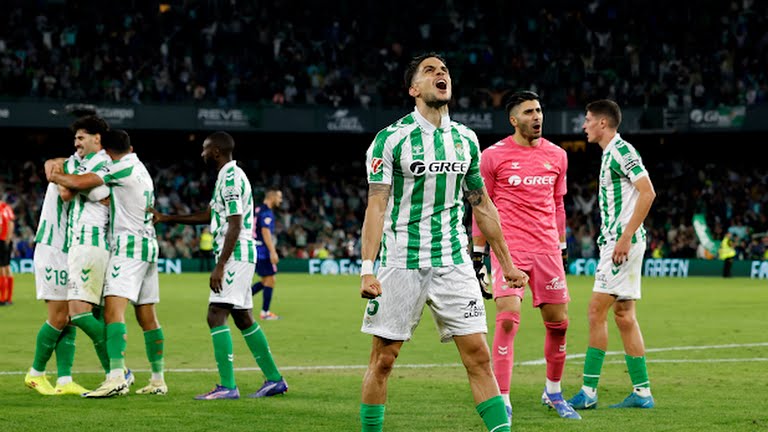 Real Betis' Marc Bartra celebrates after the match - Photo Credit : REUTERS