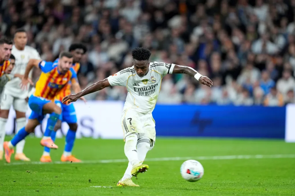 Vinicius Jr. misses penalty kick in Real Madrid vs. Valencia match (Photo Credit: Madrid Media)