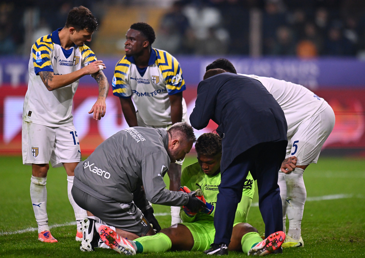 Zion Suzuki injured (Photo Credit: Parma Via X)