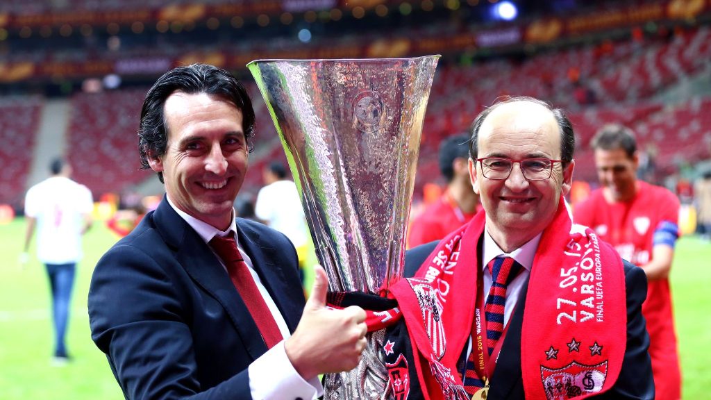 Unai Emery with the Europa League title during his time at Sevilla (Photo Credit: Sevilla website)
