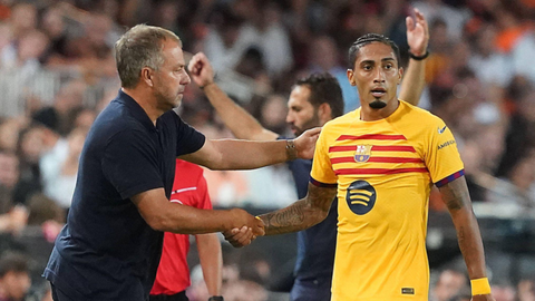 Hansi Flick and Rapinha (Photo Credit: Barcelona website)