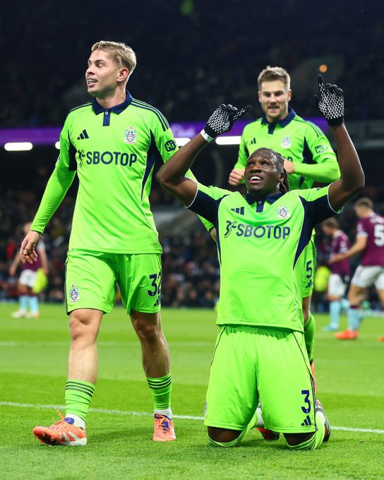 Calvin Bassey celebrates his goal with teammates. (Photo Credit: Fulham Media).