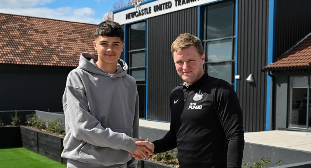 Eddie Howe and Lewis Miley. (Photo Credit: Newcastle Media).