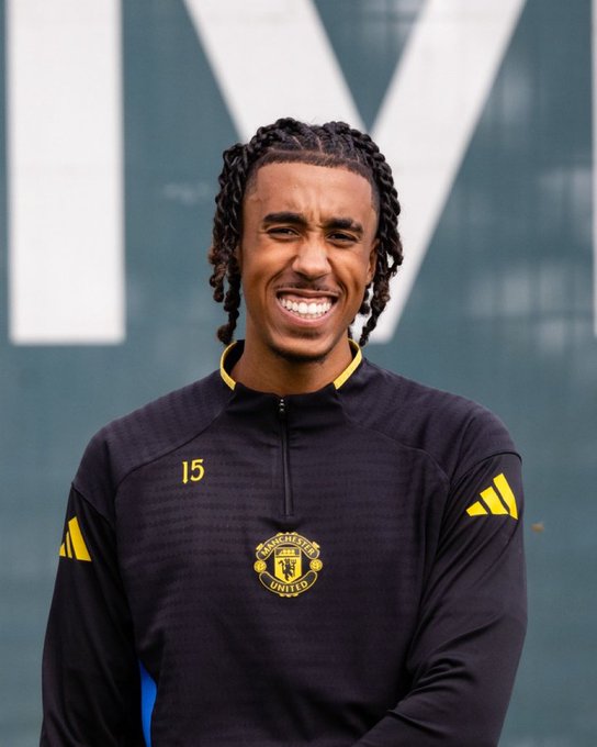 Leny Yoro (Credit: @ManUtd on X).